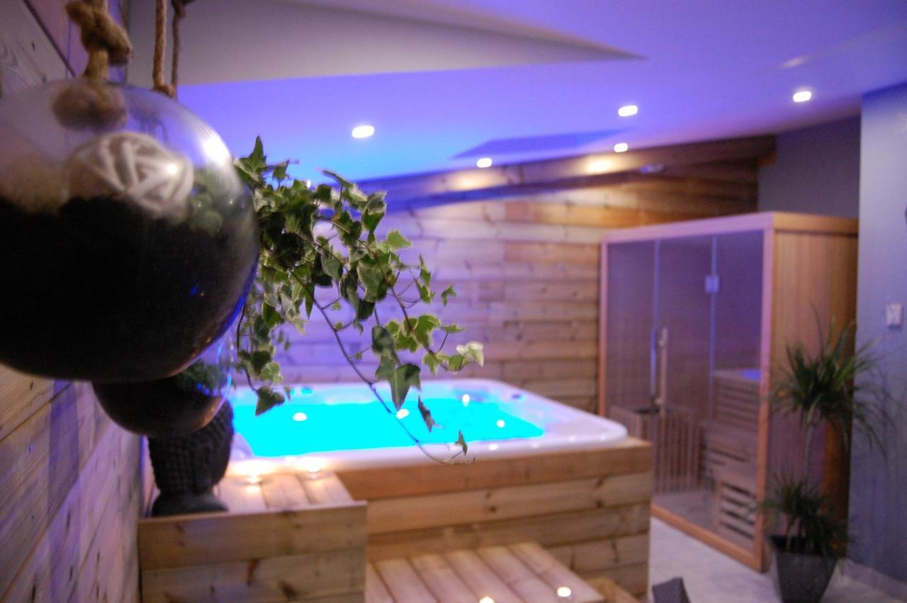 Le Comptoir Des Ecoliers Bed & Breakfast Gemozac Exterior photo