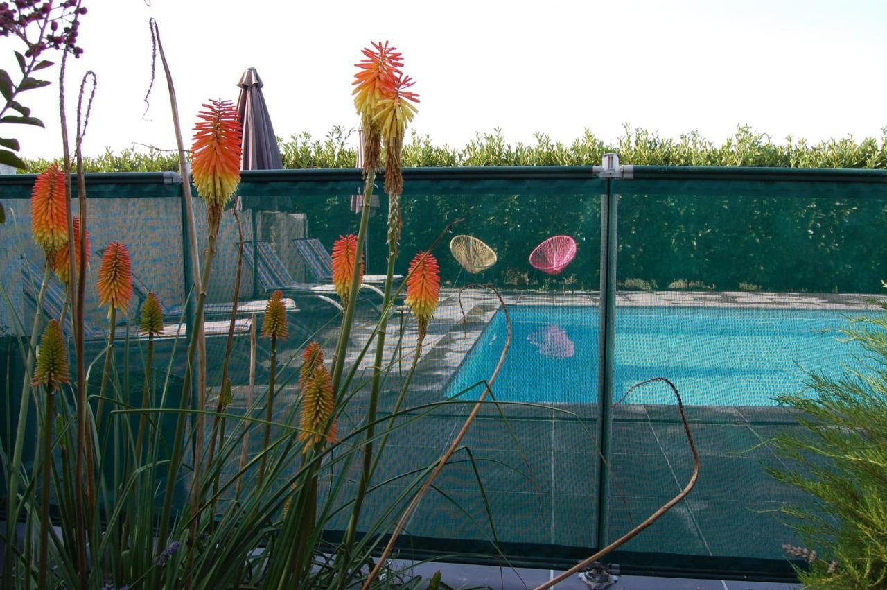 Le Comptoir Des Ecoliers Bed & Breakfast Gemozac Exterior photo
