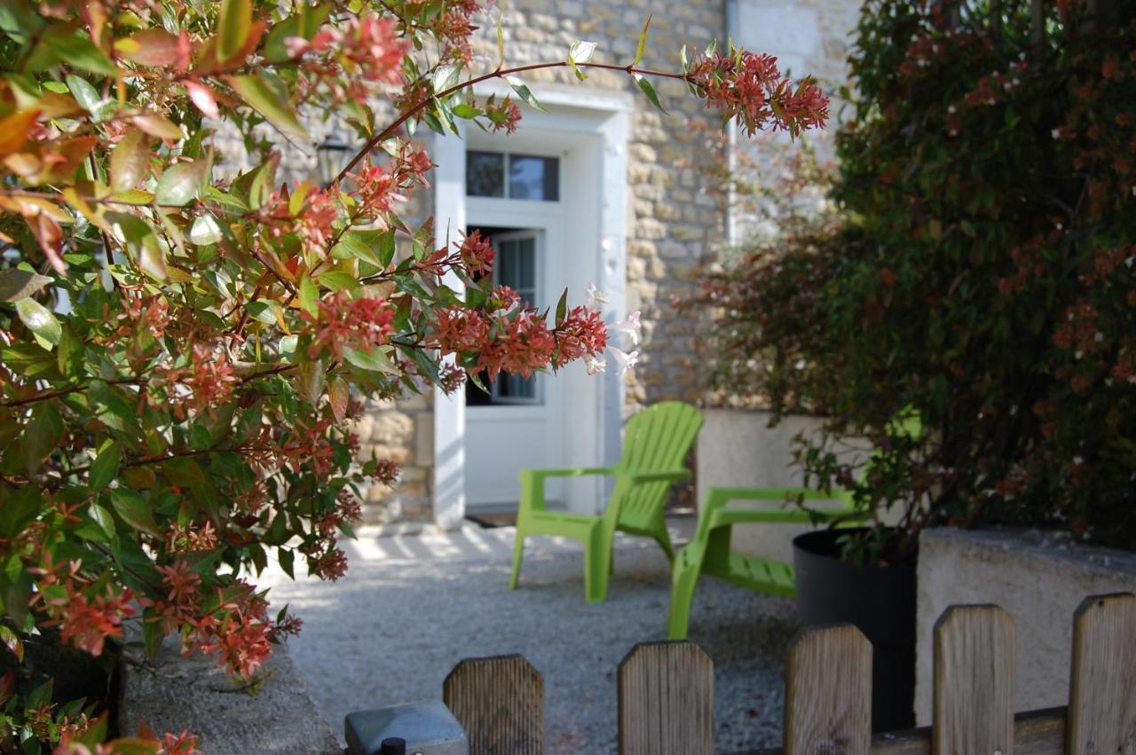 Le Comptoir Des Ecoliers Bed & Breakfast Gemozac Exterior photo